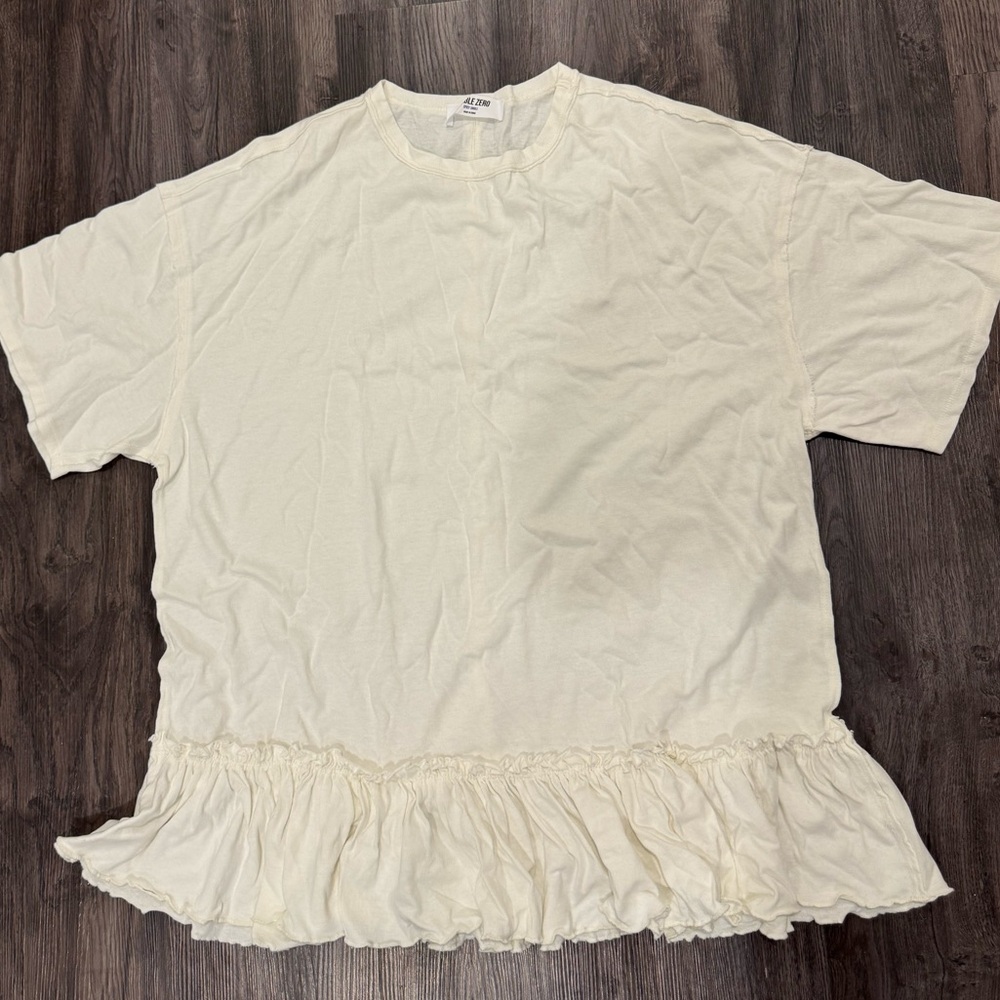 Double Zero Cream Short Sleeve Ruffle Top